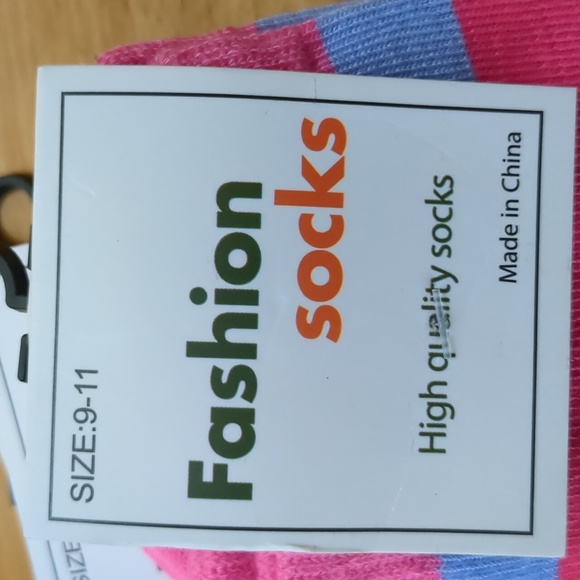 WOMAN'S SIZE 9-11 FASHION SOCKS - Picture 4 of 5